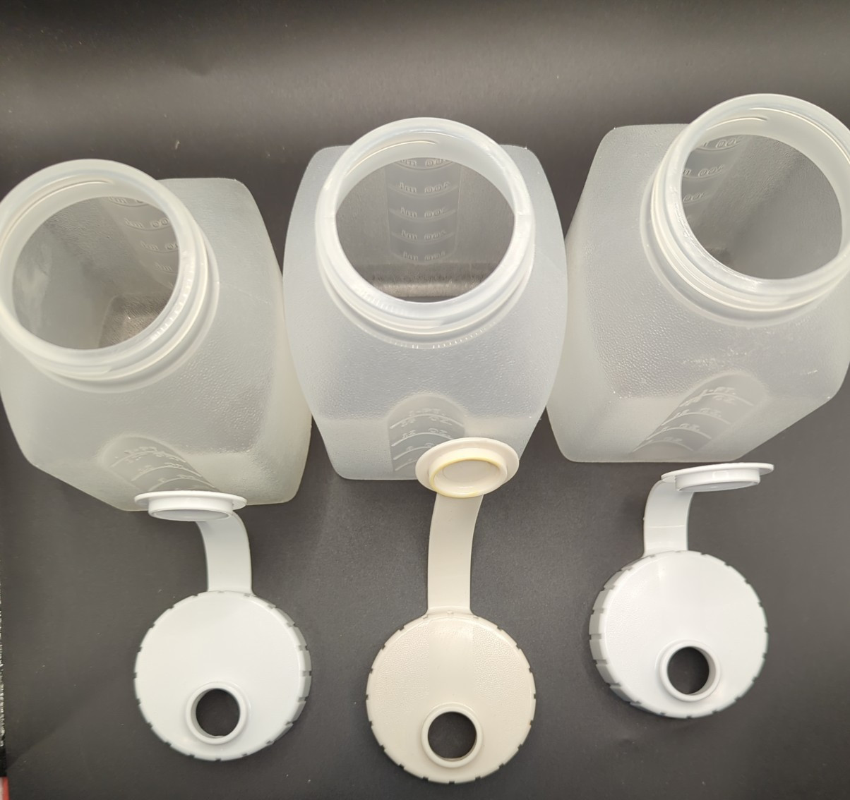 Lot of 3 -Rubbermaid One Pint 0229 Drink Bottles Servin Saver Flip Top Lids 2464