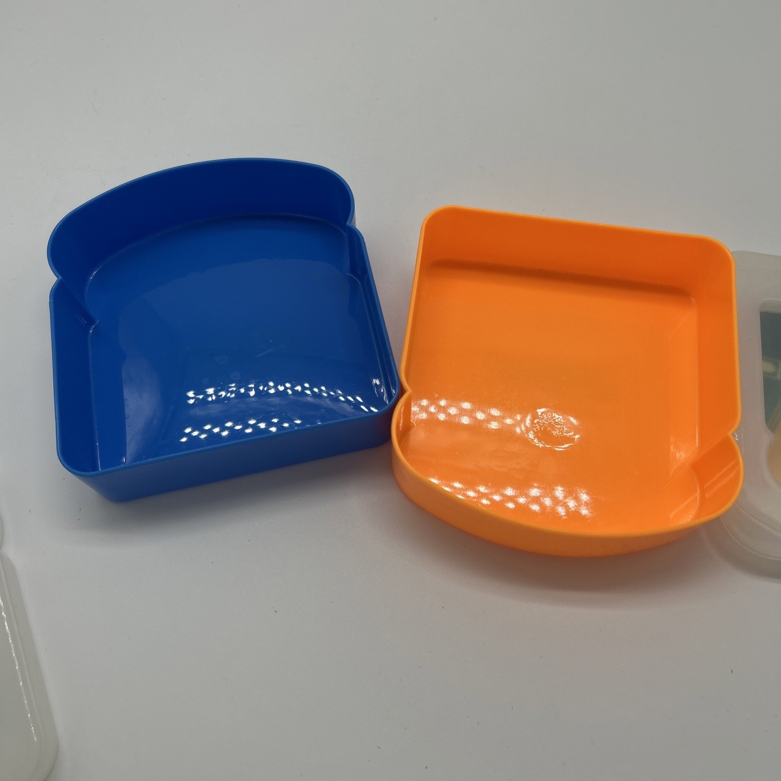 2x 2005 Crayola Snack Packer Sandwich Durable Containers Blue & Orange 5×5″