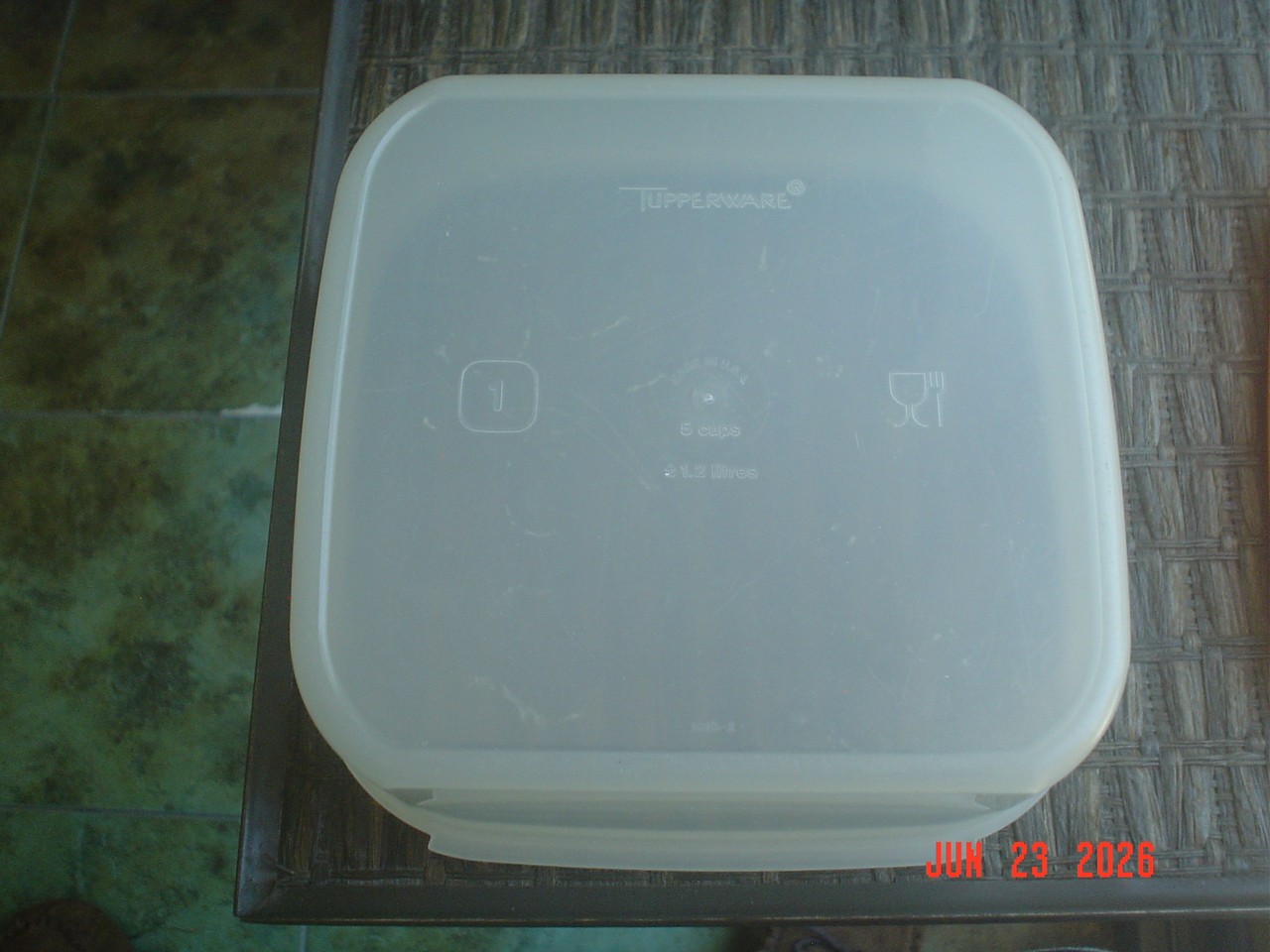 VINTAGE 5 CUP TUPPERWARE CONTAINER WITH 1983 LID – 1619 & 1623 – GREAT SHAPE
