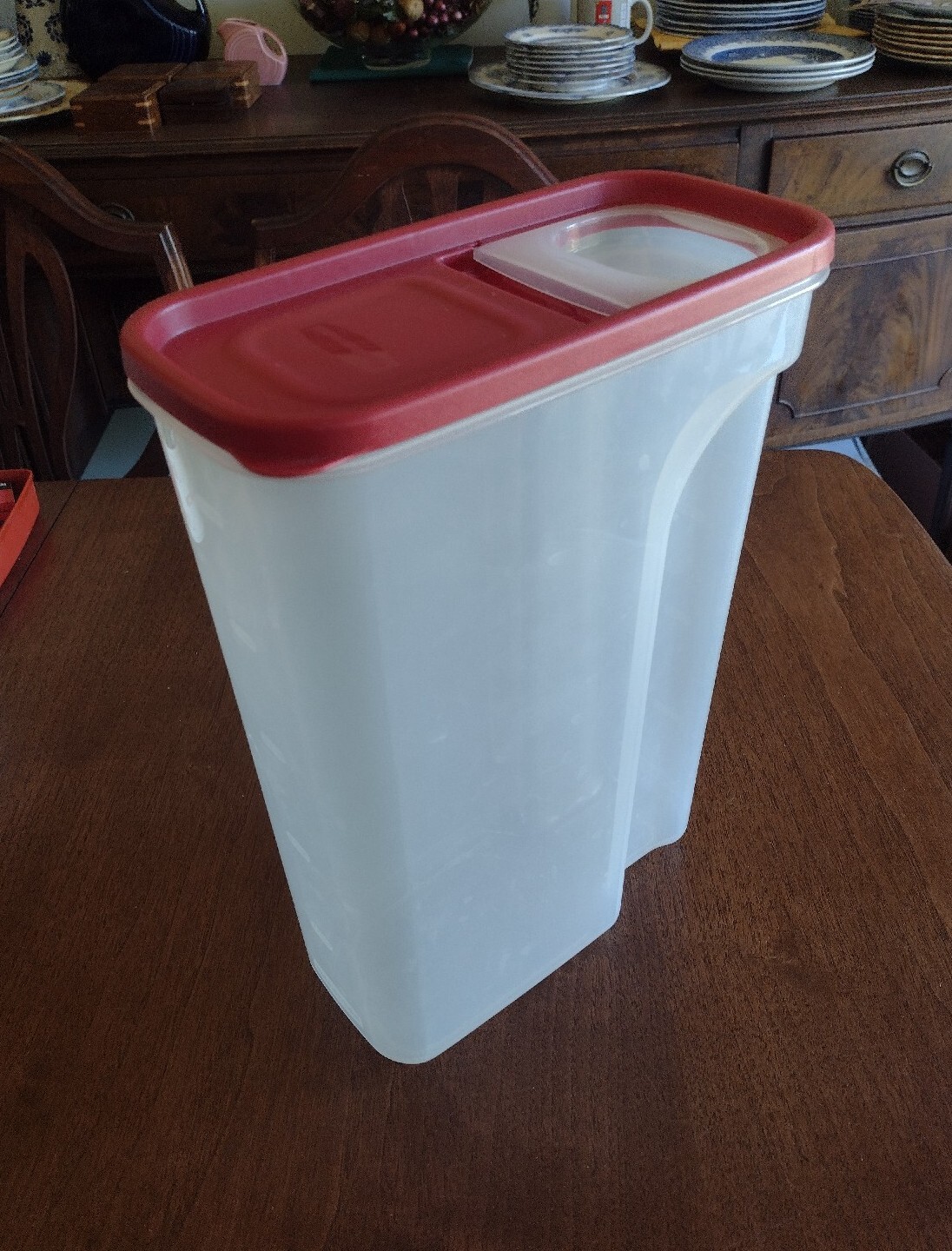 Rubbermaid Food Storage 22.8 Cups Cereal Rice Pasta Red Flip Top Lid 5.4 L