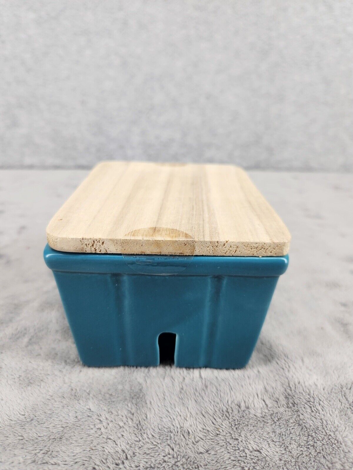 IQ Accessories Porcelain Food Storage With Wood Cover Teal Blue 3x4x5