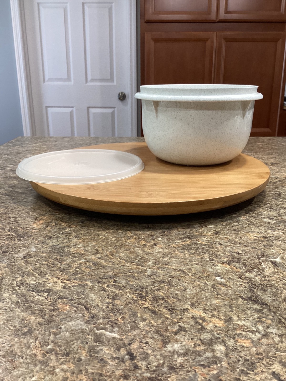 Vtg. Tupperware #271 Medium Mixing Bowl With #228 Sheer Lid 8 Cup speckled