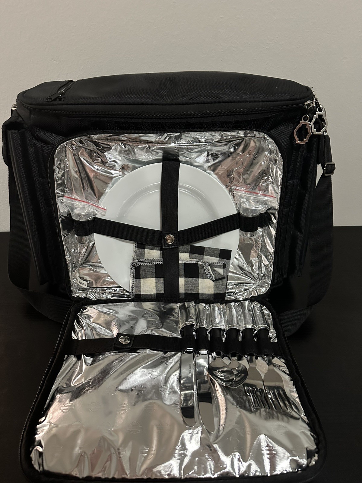 Harley Davidson Insulated Cooler Bag Picnic Set Service for 2