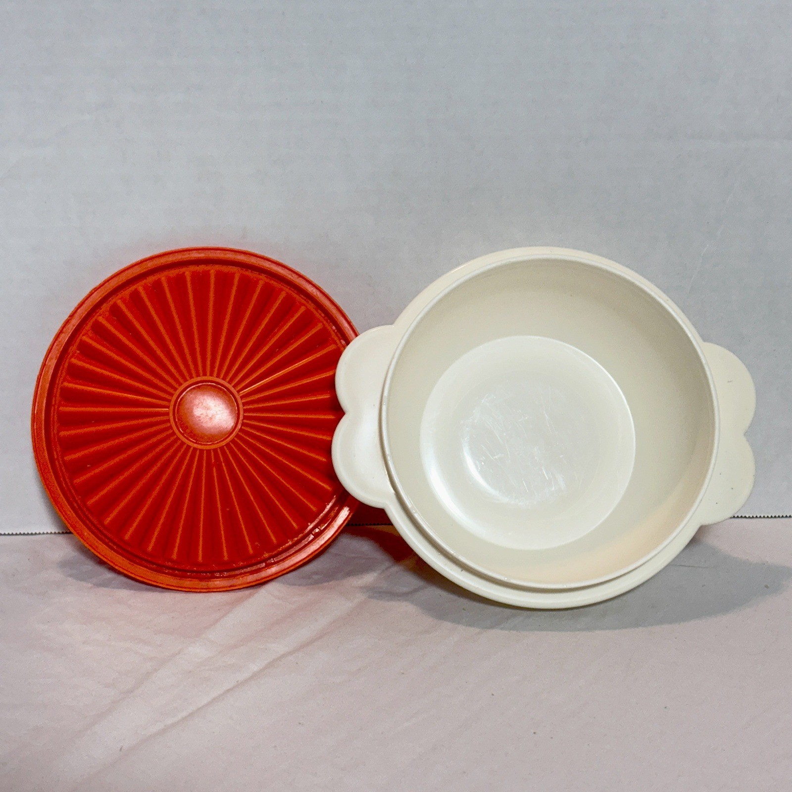Vintage Tupperware Servalier Bowl 16oz White Orange Sunburst Lid 500ml Retro
