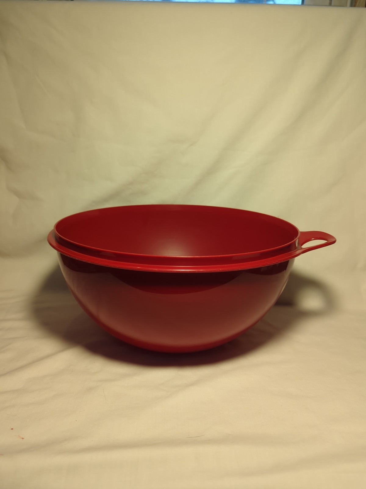 Tupperware 32 Cup Thatsa Bowl Red With White Lid #2539 Large 7.8L No Lid