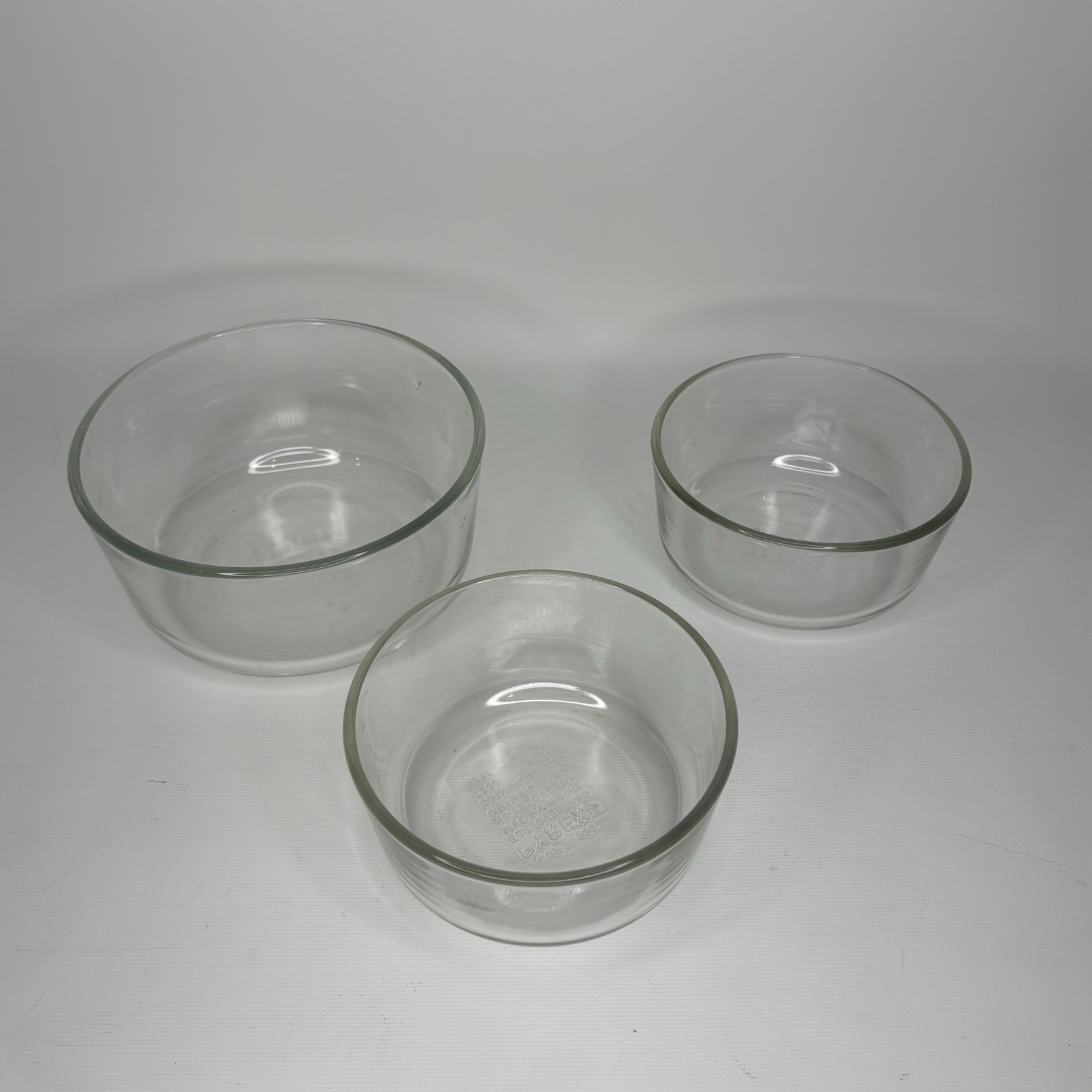 PYREX: 2x 2 Cup (7200) & 1x 4 Cup (7201) Glass Mixing Measuring Bowls