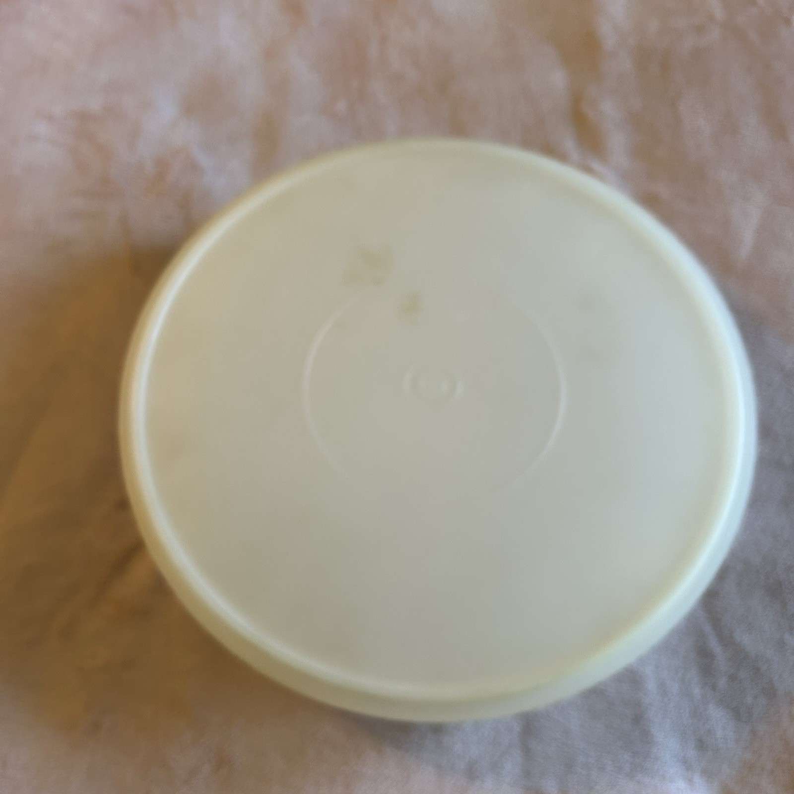 Tupperware vintage round pie cupcake cookie keeper carrier w/ snap lid USA made
