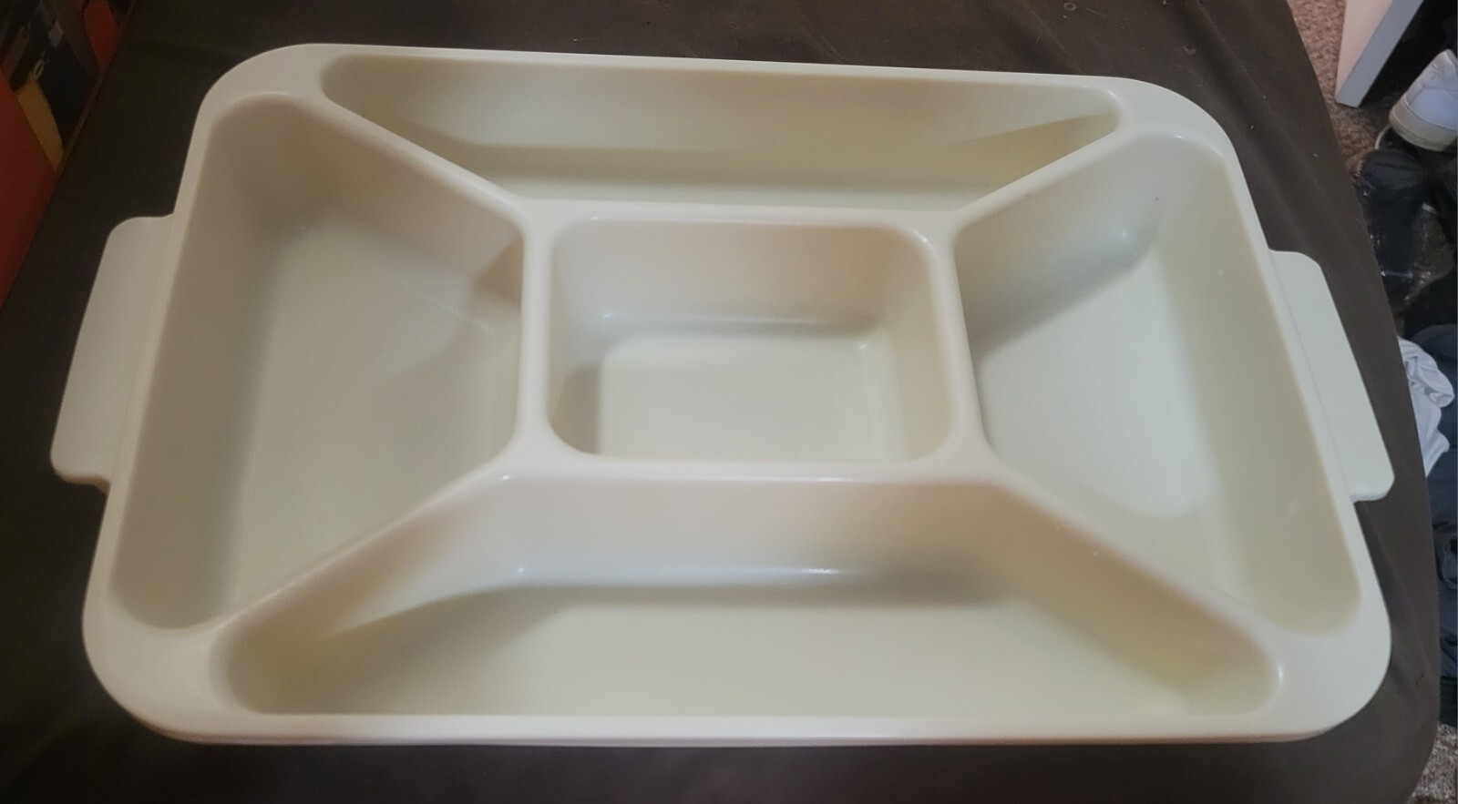 Rubbermaid Servin Saver 0833 Divided Serving Vegetable Tray Almond Vintage