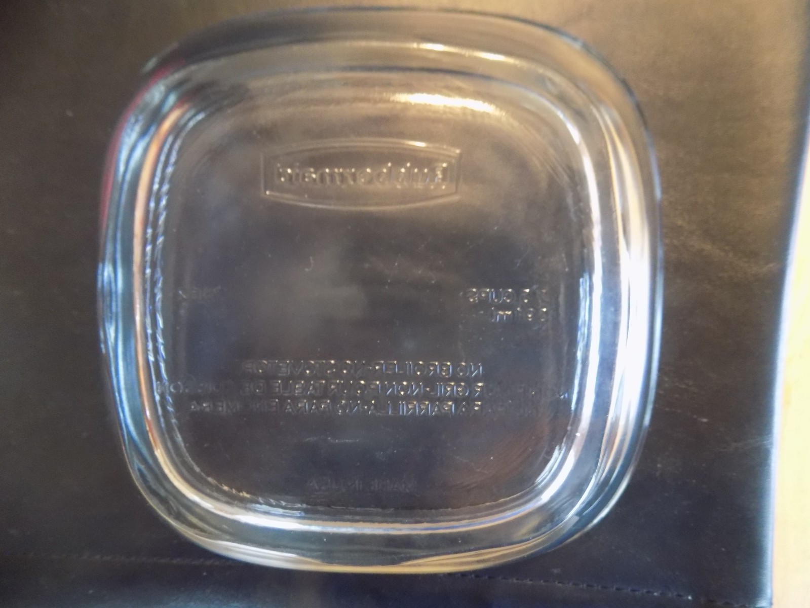 RUBBERMAID Glass Food Storage 2.5 cups Square Model With Lid