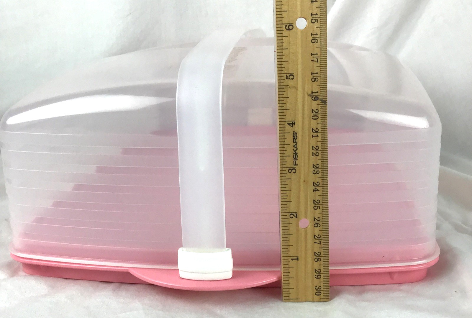 Tupperware Cake Taker Cupcake Pink Base Rectangle Easy Open Handle 3861A-1
