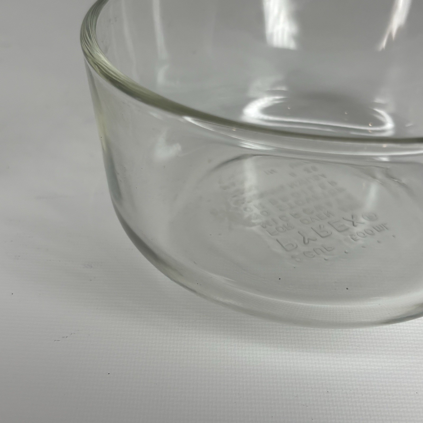PYREX: 2x 2 Cup (7200) & 1x 4 Cup (7201) Glass Mixing Measuring Bowls