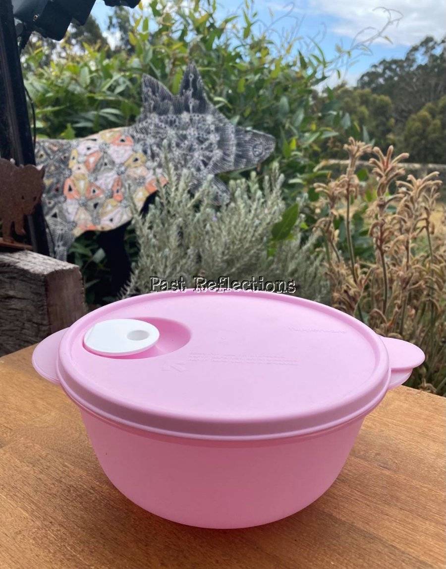 TUPPERWARE CRYSTALWAVE 1.5L VENT SERVE MICROWAVE BOWL BABY PINK