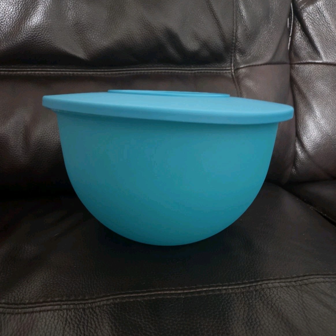Tupperware Blue Classic Impressions Round Bowl with Snap Lid