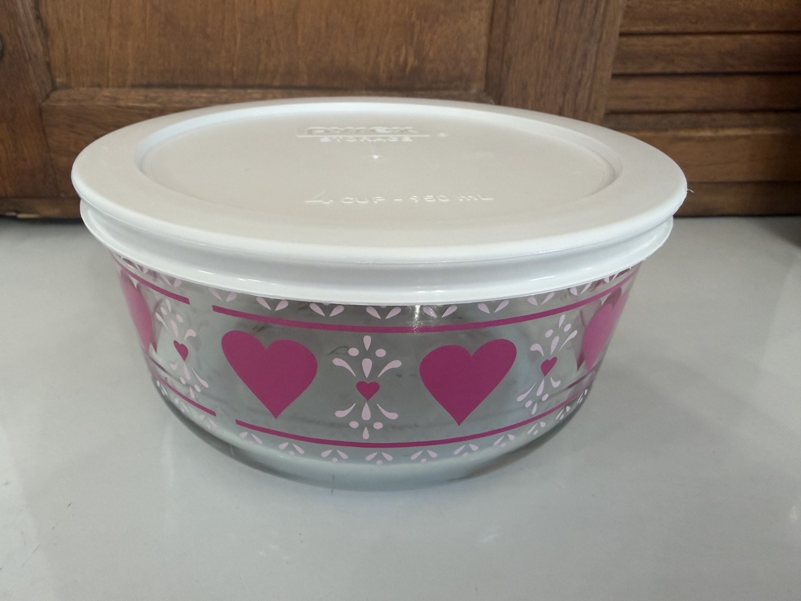 PYREX 4 CUP PINK HEARTS WITH WHITE LID FOOD STORAGE CONTAINER VALENTINES DAY