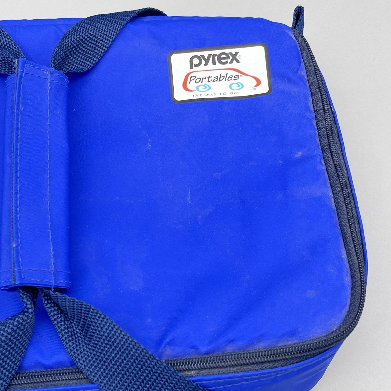 Pyrex Portables The Way to Go Blue Handled 14″x8″ Insulated Carrying Case