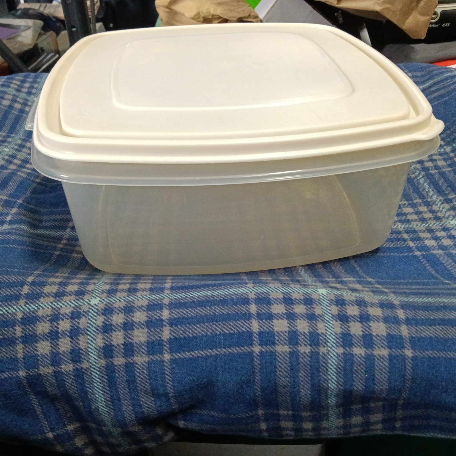 Vintage Rubbermaid Servin’ Saver #4 19 Cup Square Container Snap Lid almond