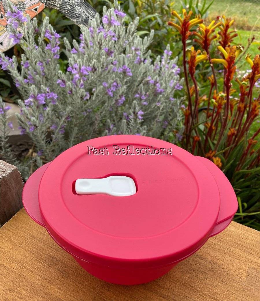 TUPPERWARE CRYSTALWAVE 800L MICROWAVE BOWL RED