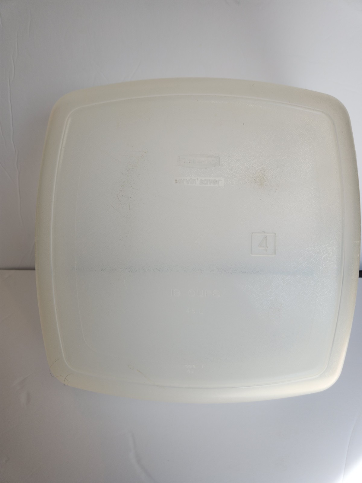 Rubbermaid Servin Saver #4 19 Cup Square Almond Vintage 0016 No Lid.
