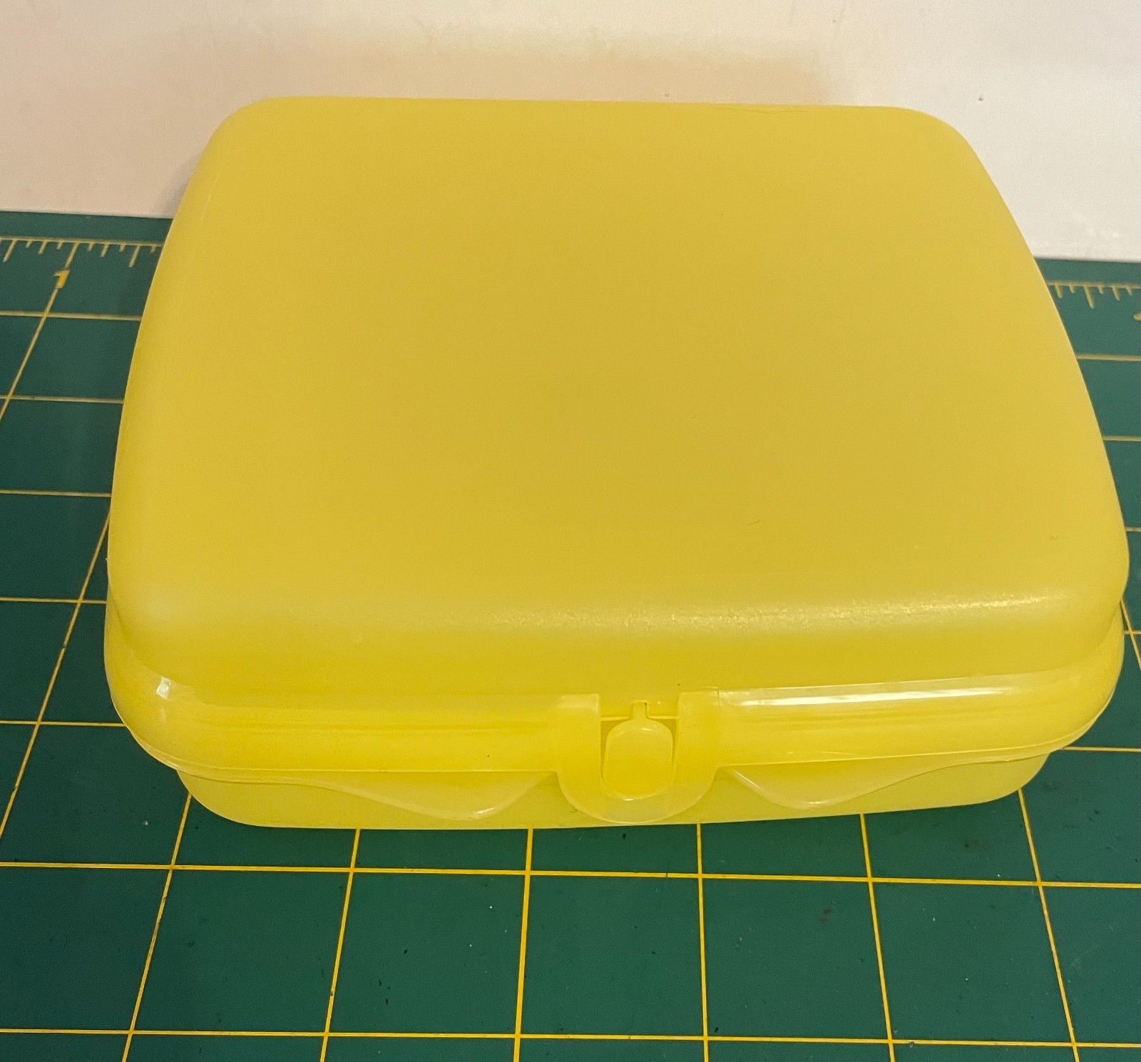Tupperware Yellow Sandwich Keeper 5.5″ Square Frosted Clamshell 8203A