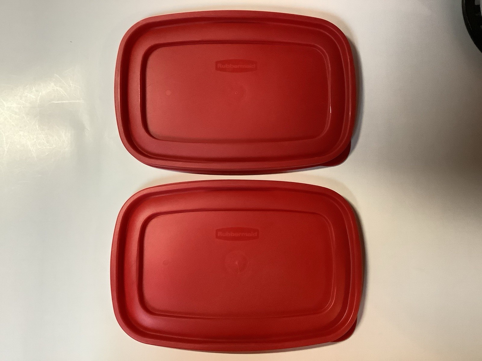 Set of 2 Rubbermaid 1Z08 Easy Find Lid Red Rectangular Replacement Lids Only NEW