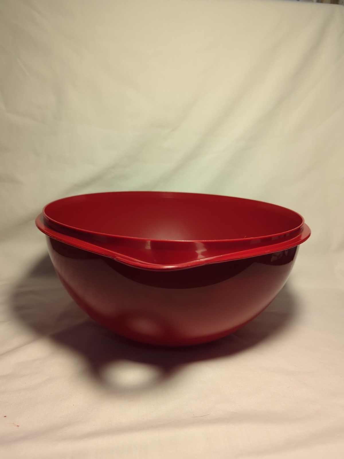 Tupperware 32 Cup Thatsa Bowl Red With White Lid #2539 Large 7.8L No Lid