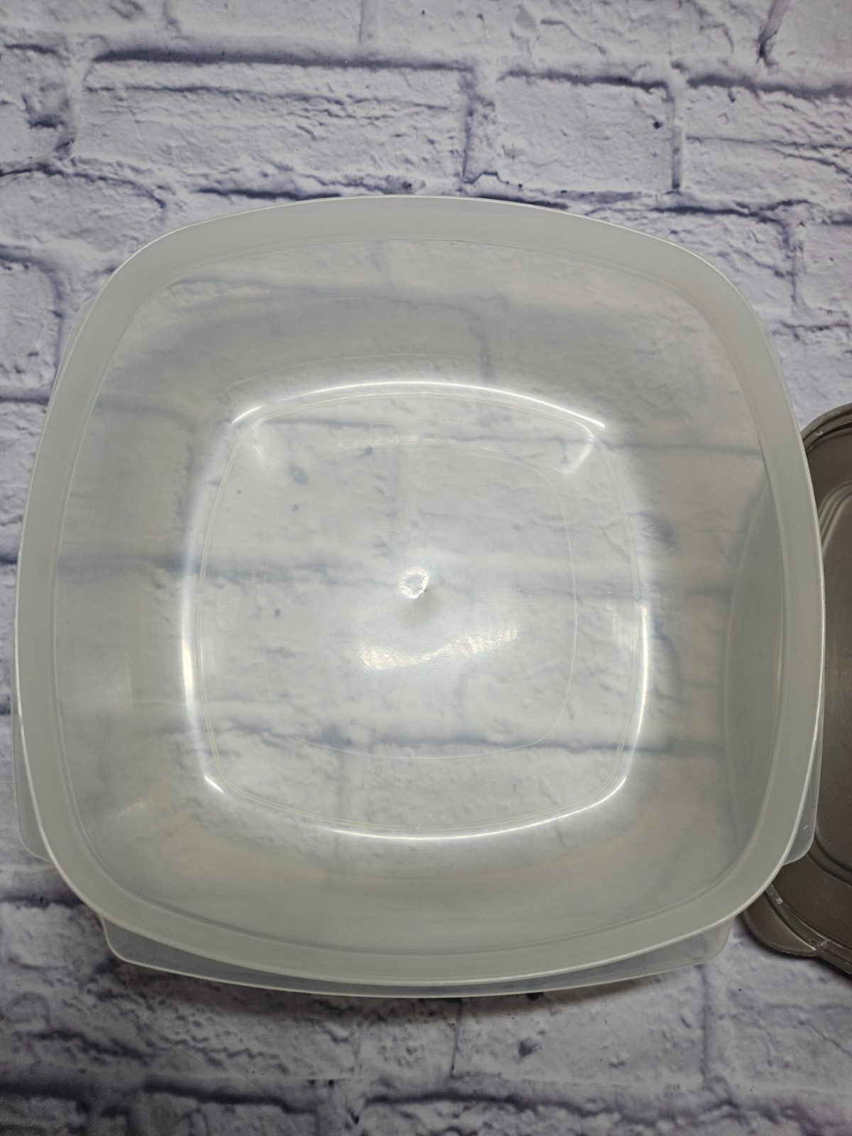 VTG Rubbermaid Large Square Container “C”-21.1 Cups (1.3 Gal) Sheer w Silver Lid