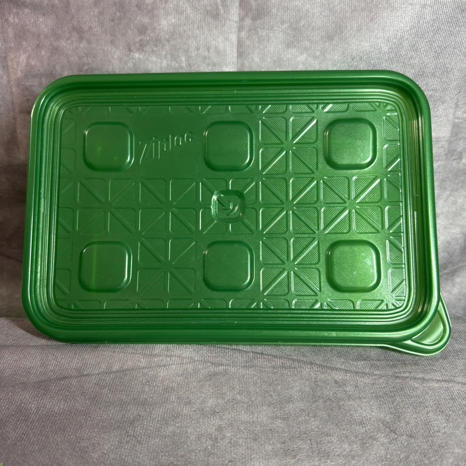 Ziploc Limited Edition Green Holiday Large 9 Cup Container Embossed Lid