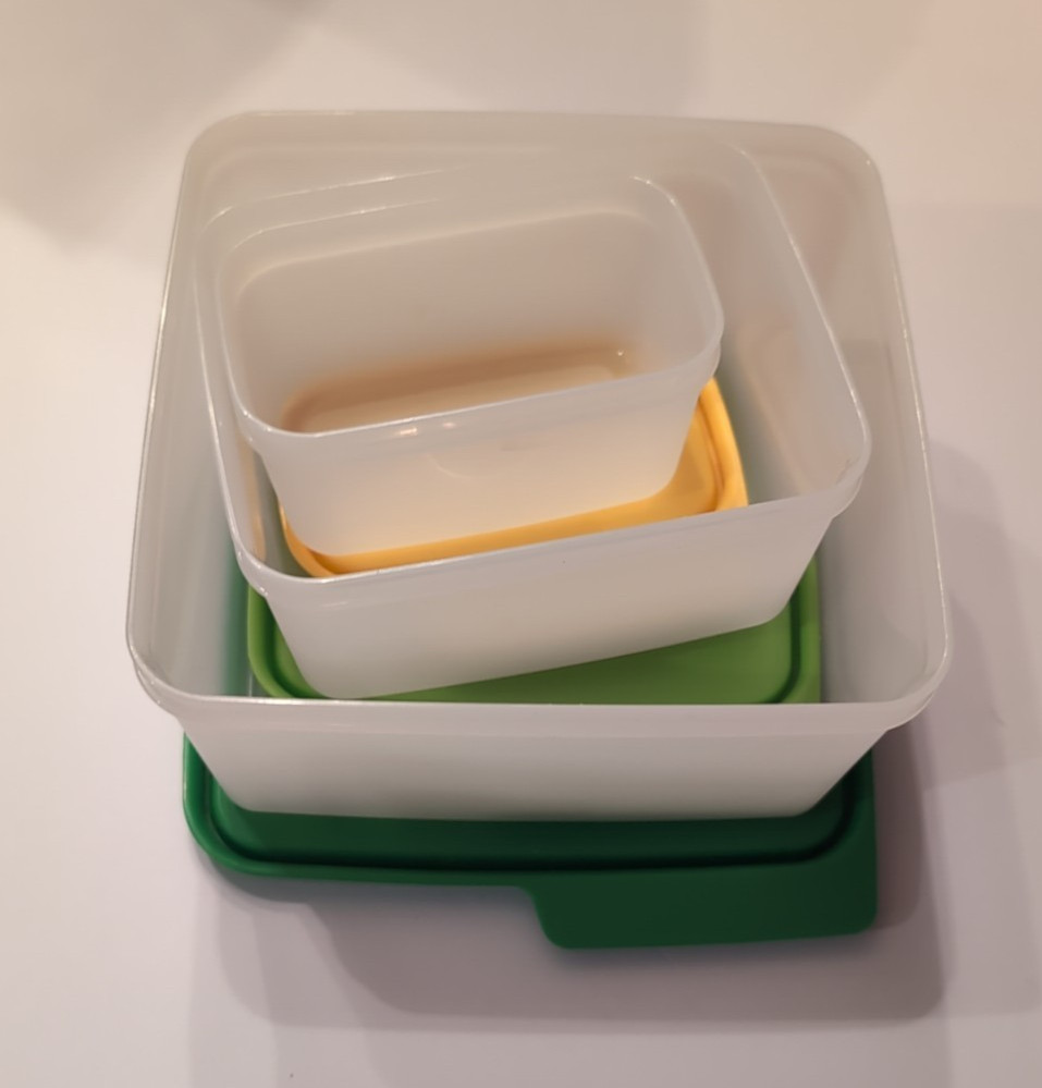 Tupperware Keep Tabs Containers – 3 nesting with lids – 5c, 2c and 5 oz