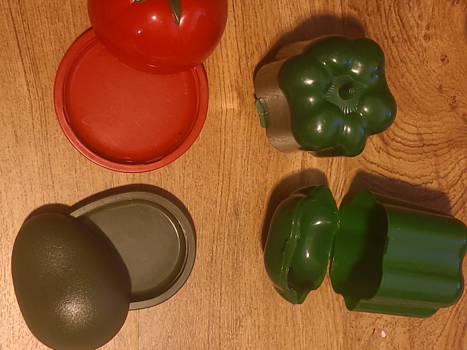 2-GREEN pepper, tomato,Avocado Storage Keeper Holder for Fridge, set BPA Free