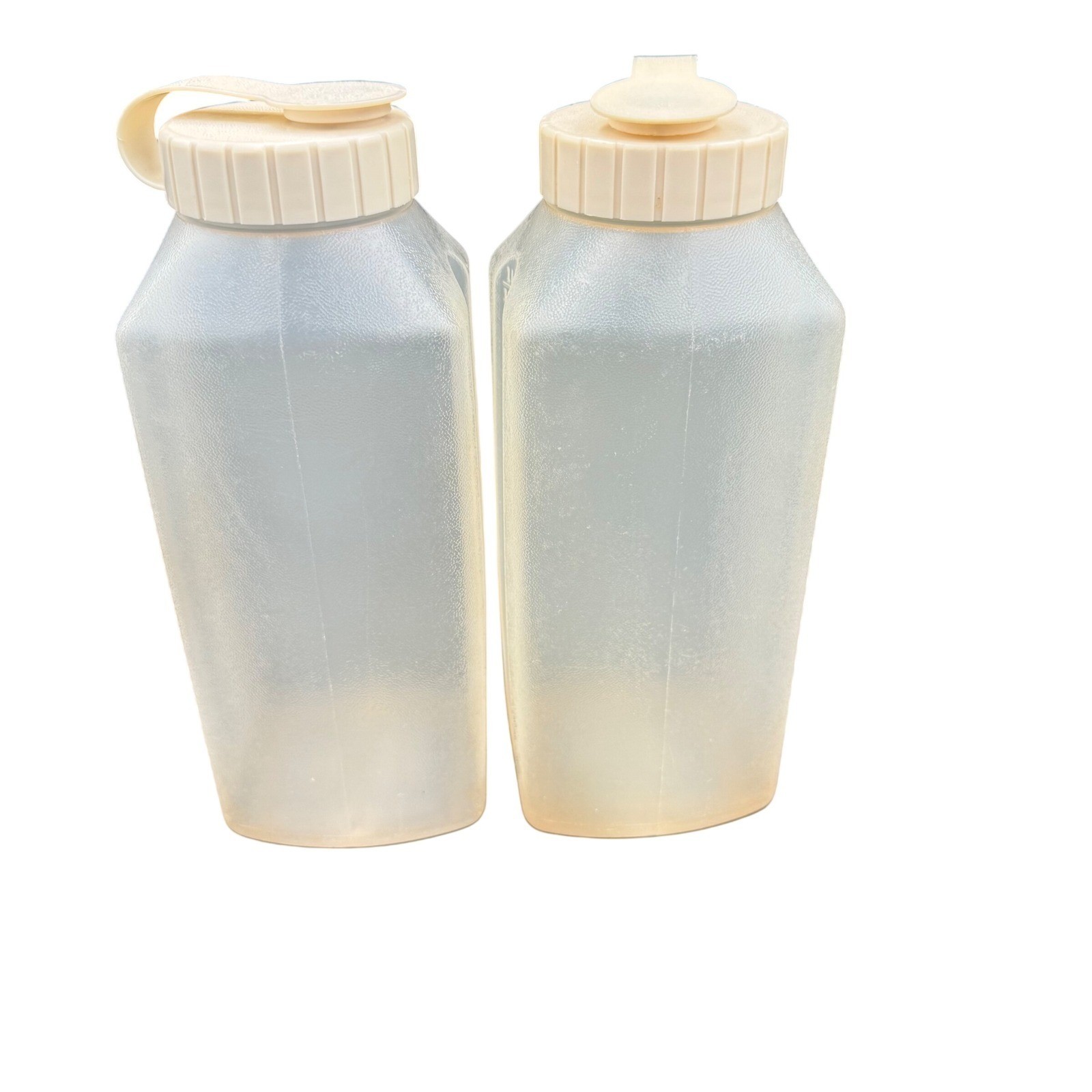 Vintage Rubbermaid 1 Quart Juice Water Bottle Square Almond Flip Top 2467 Set 2