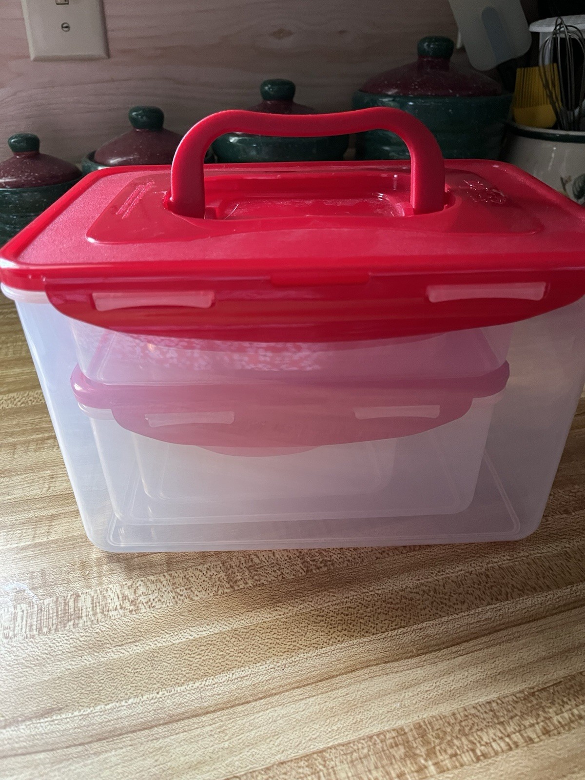 Lock N Lock Set of 5 Containers, Red, NEW