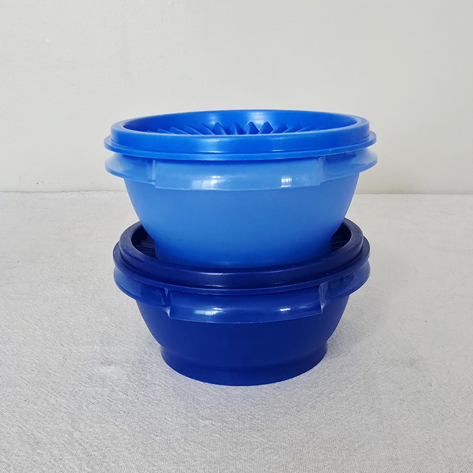 Tupperware Servalier Bowls 1 1/4 Cup With Seals Set Of 2