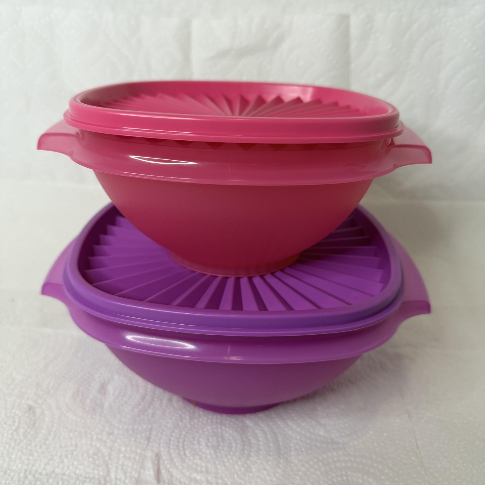 Tupperware Servalier Bowls Set 2 With Lids Purple Pink Round 6 Cup 5 Cup