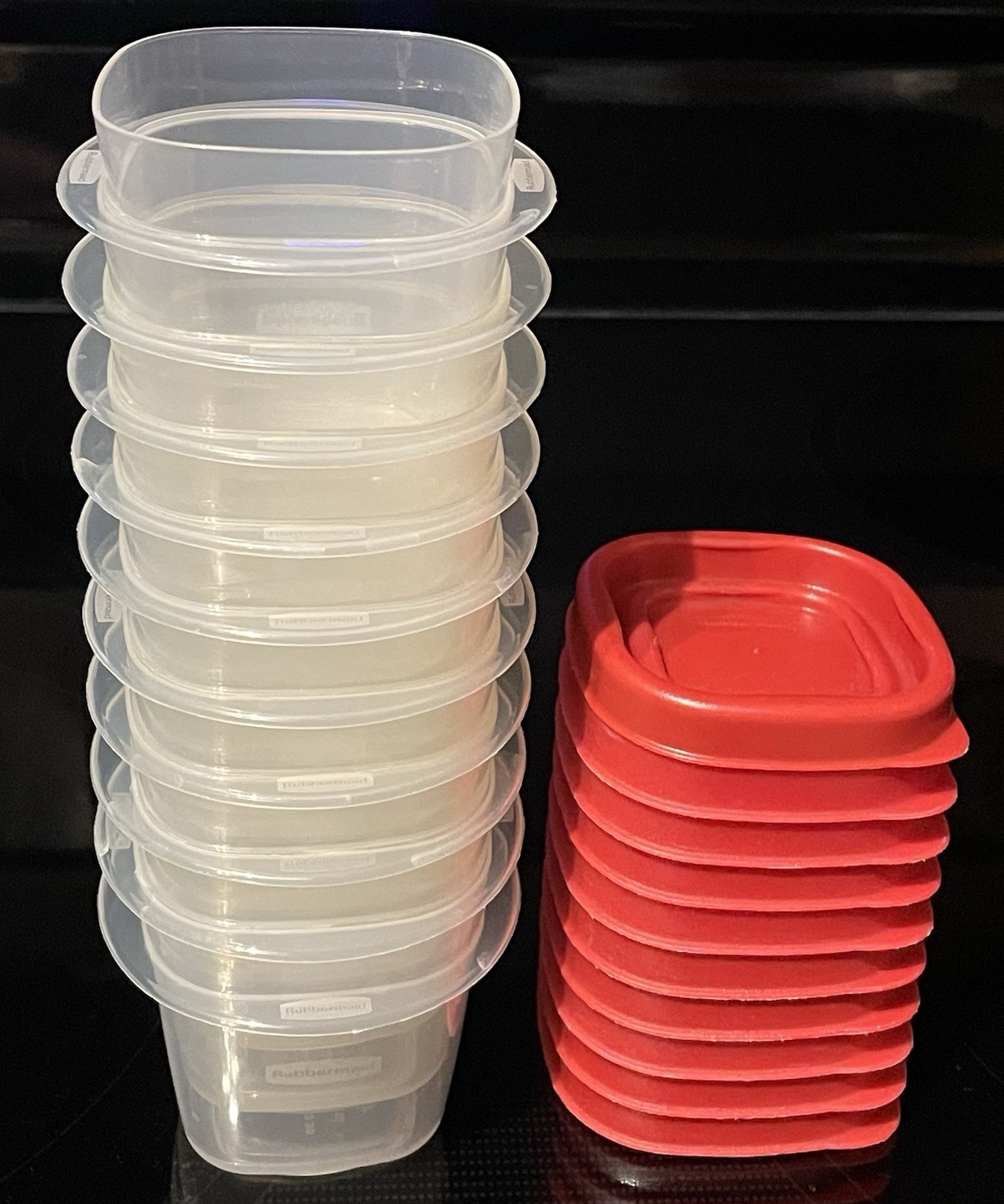 10 Rubbermaid Easy Find Lid Storage Containers 7J53 0.5 cup / 4oz. Red Lids