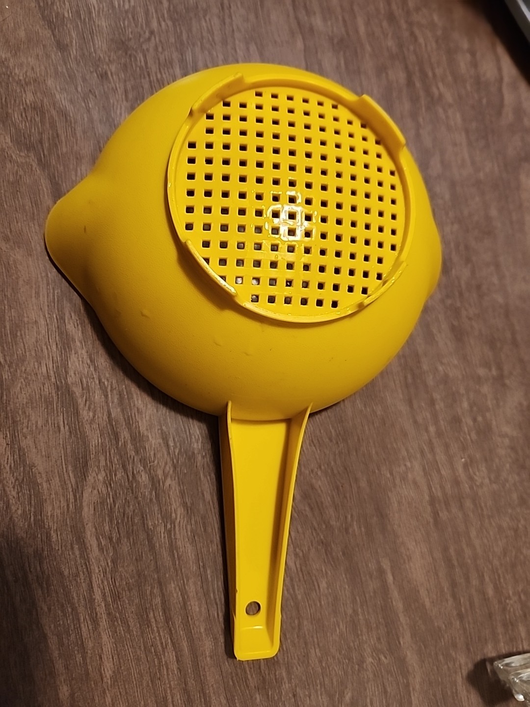 1 & 2 Quart Yellow Tupperware Strainers Colander 1200 & 1523-7