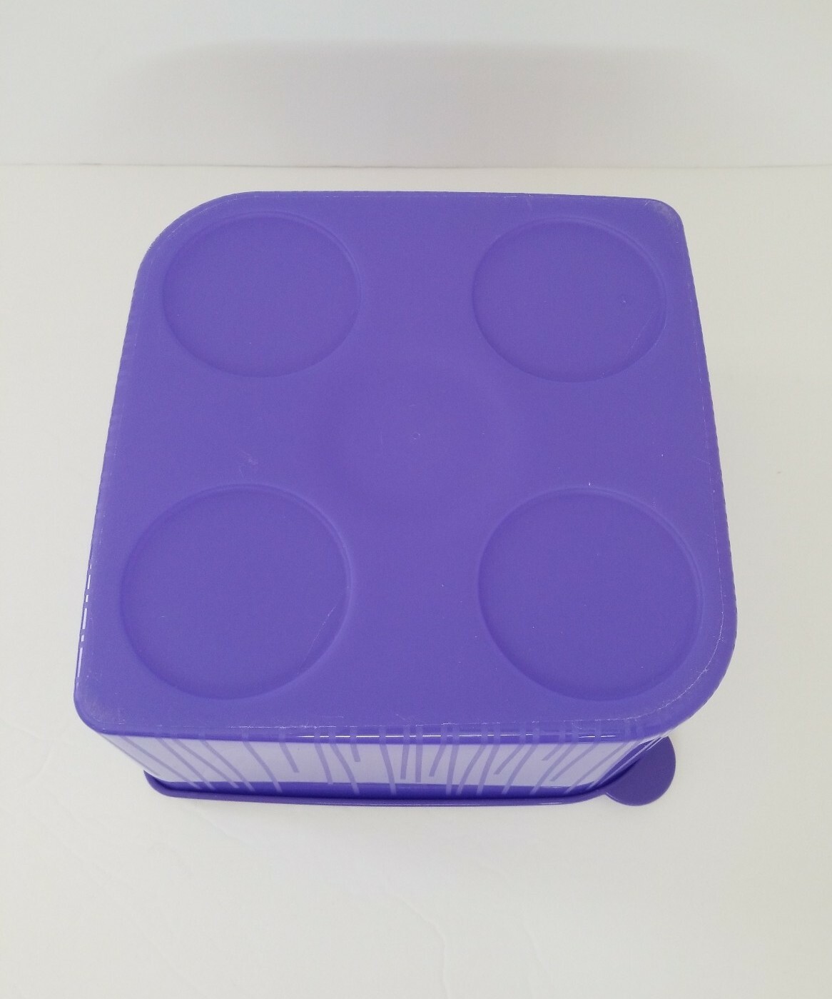 VTG TUPPERWARE – FRESH & COOL LILAC 22 CUP # 5638A