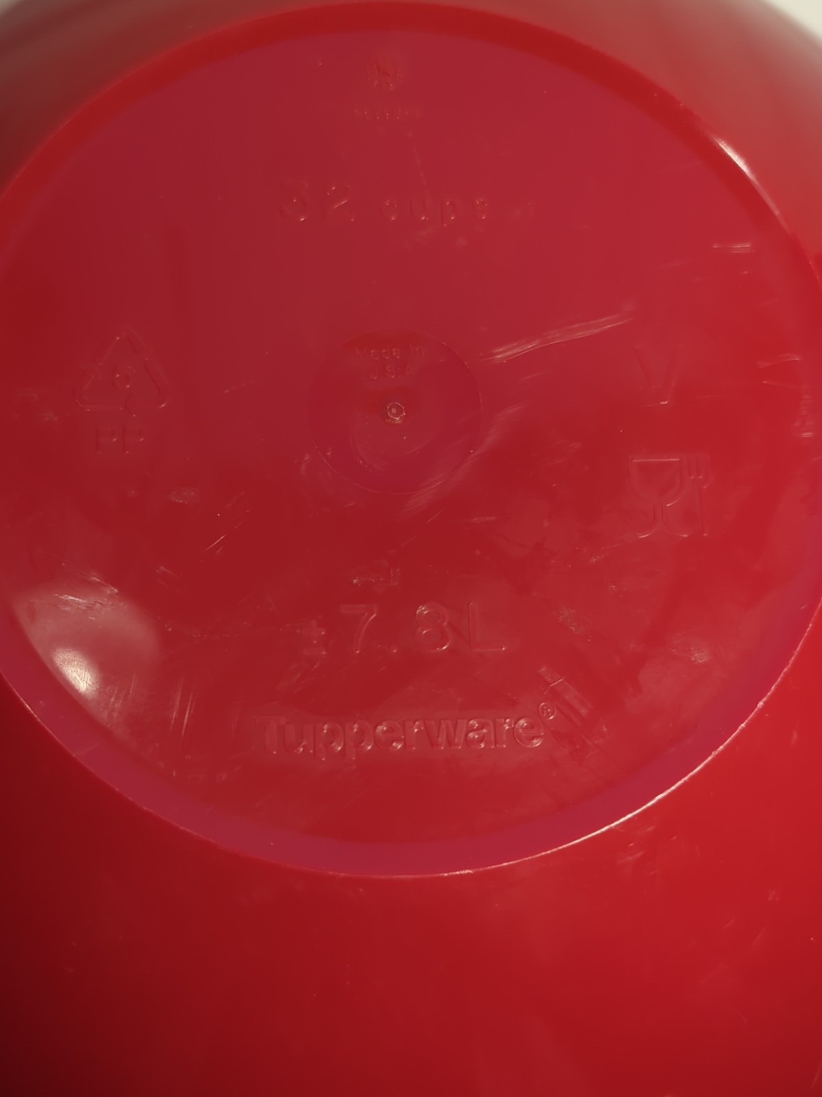 Tupperware 32 Cup Thatsa Bowl Red With White Lid #2539 Large 7.8L No Lid
