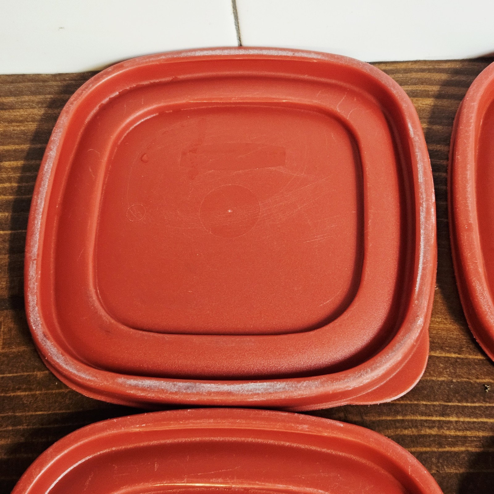 4 Rubbermaid 7J64 Red Replacement Lid Cover 6.5” Square Lot Easy Share