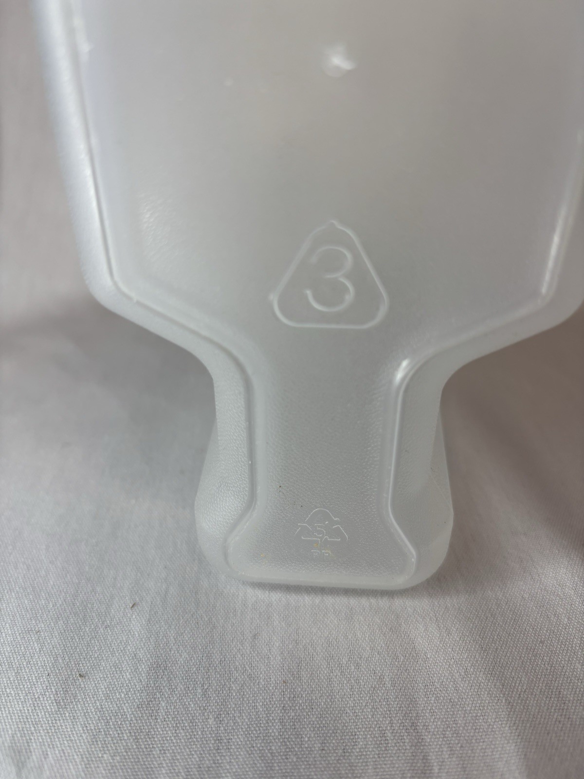 VTGRubbermaid Servin Saver 13 Cups Clear Plastic Cereal Container White Snap Lid