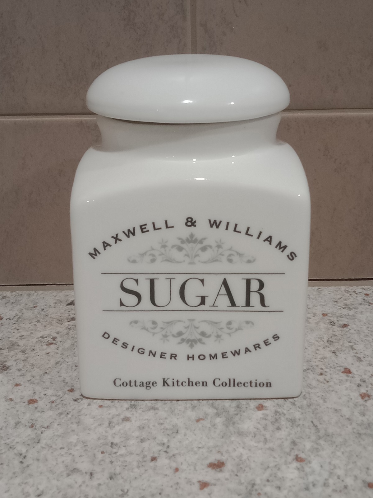 Maxwell & Williams. Sugar Container with Lid. Made In China. H:14cm.