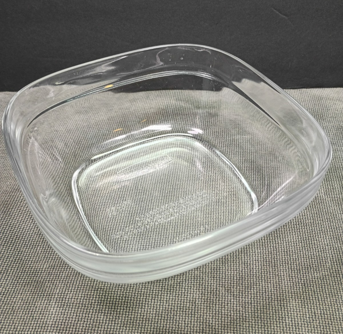 Rubbermaid Glass Food Storage 2.5 Cup Container & Easy Find Lid 7N62 USA Made