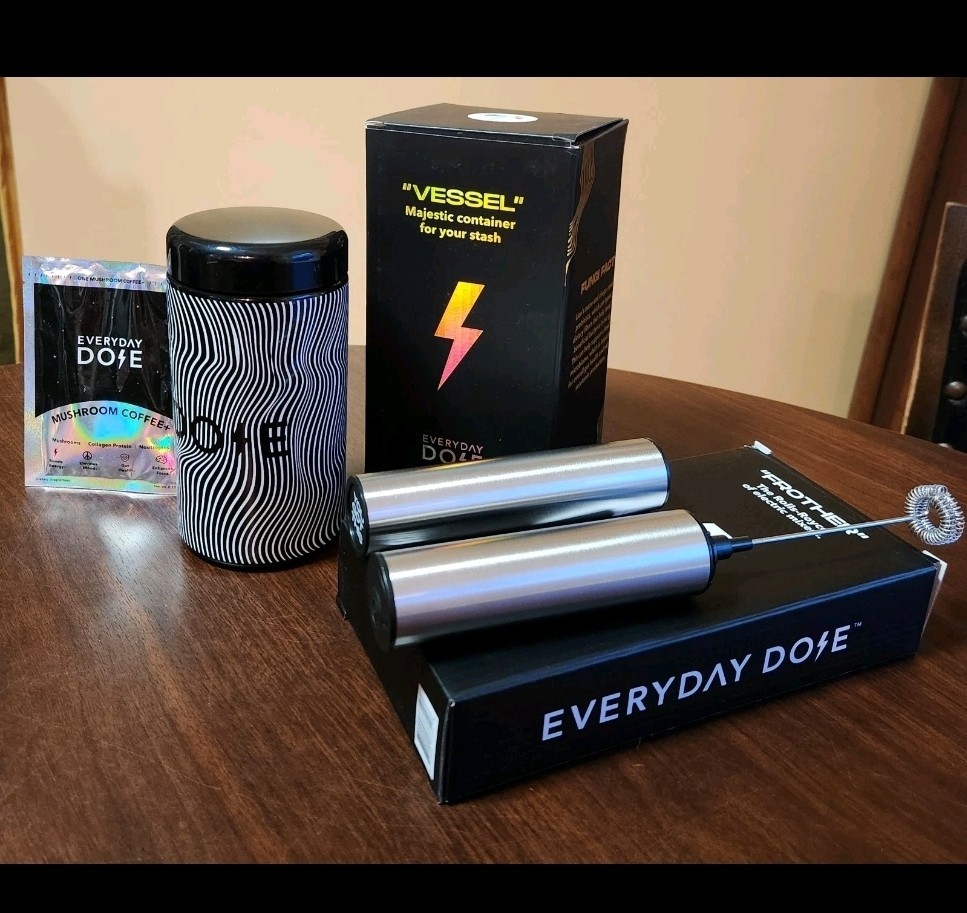 Everyday Dose Mushroom Coffee Magestic Storage Vessel & Frother + FREE Sample