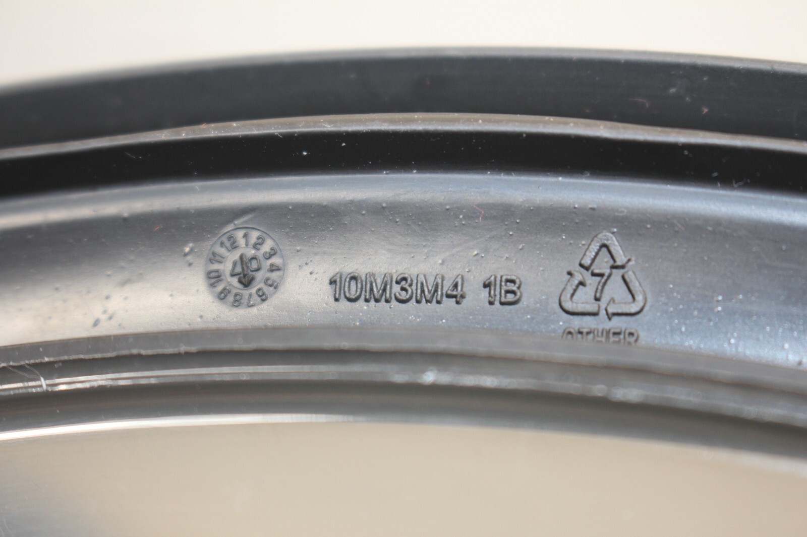 Rubbermaid Storage Container Replacement Lid ONLY 10M3M4 Black w/ Window 7″