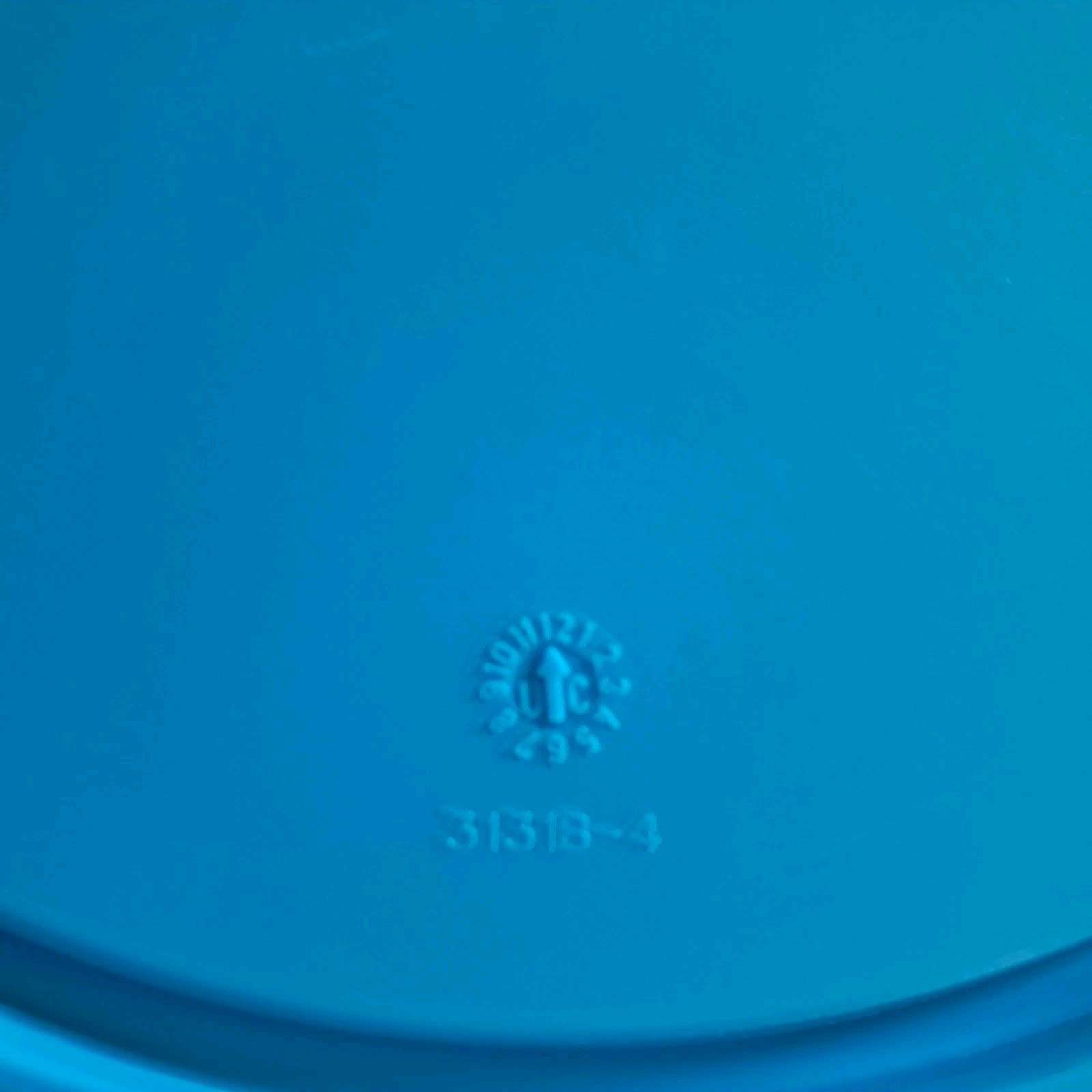 TUPPERWARE Lot Of 2 REPLACEMENT LIDs Butterfly pink, blue 3131B-4 Round