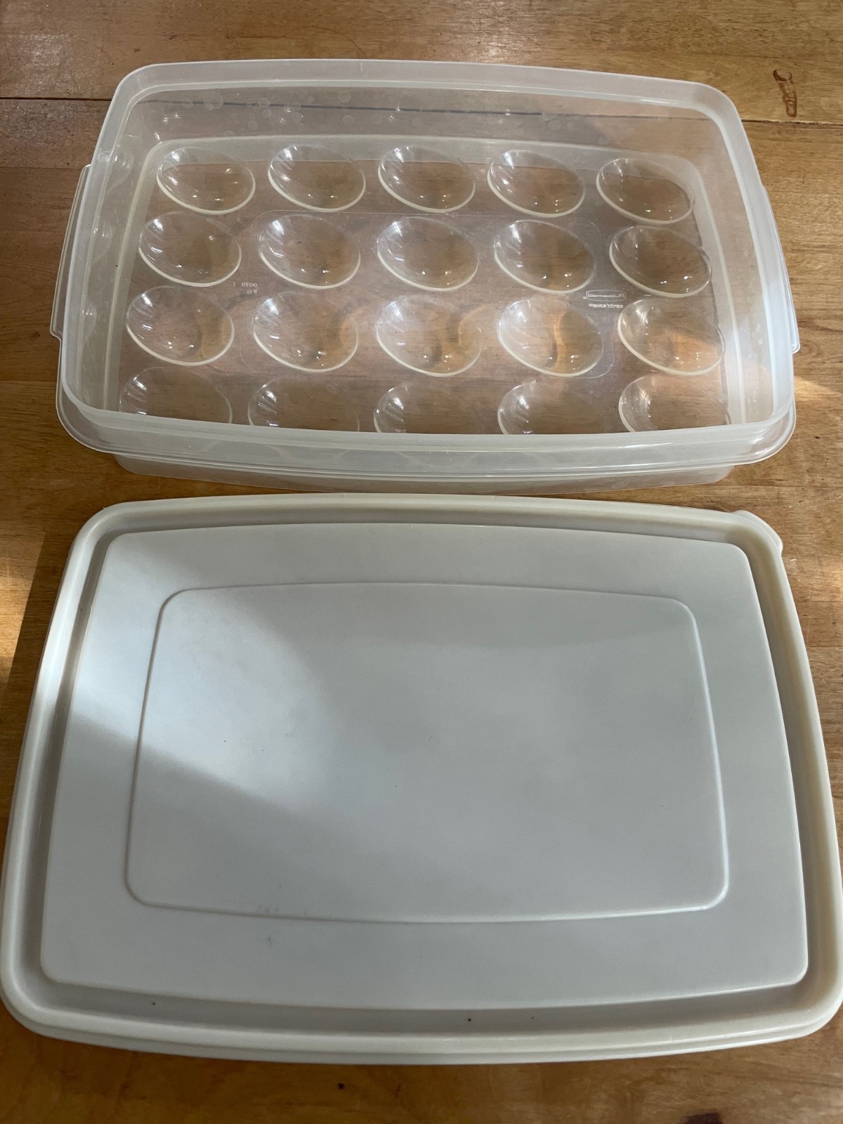 Rubbermaid Servin’ Saver Deviled Egg Keeper Container Almond Lid #0070