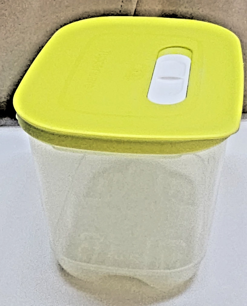 Tupperware 1.8L Rectangle Food Storage Bowl MPN 7286B-2 Air Vent Lid MPN 7287B-2