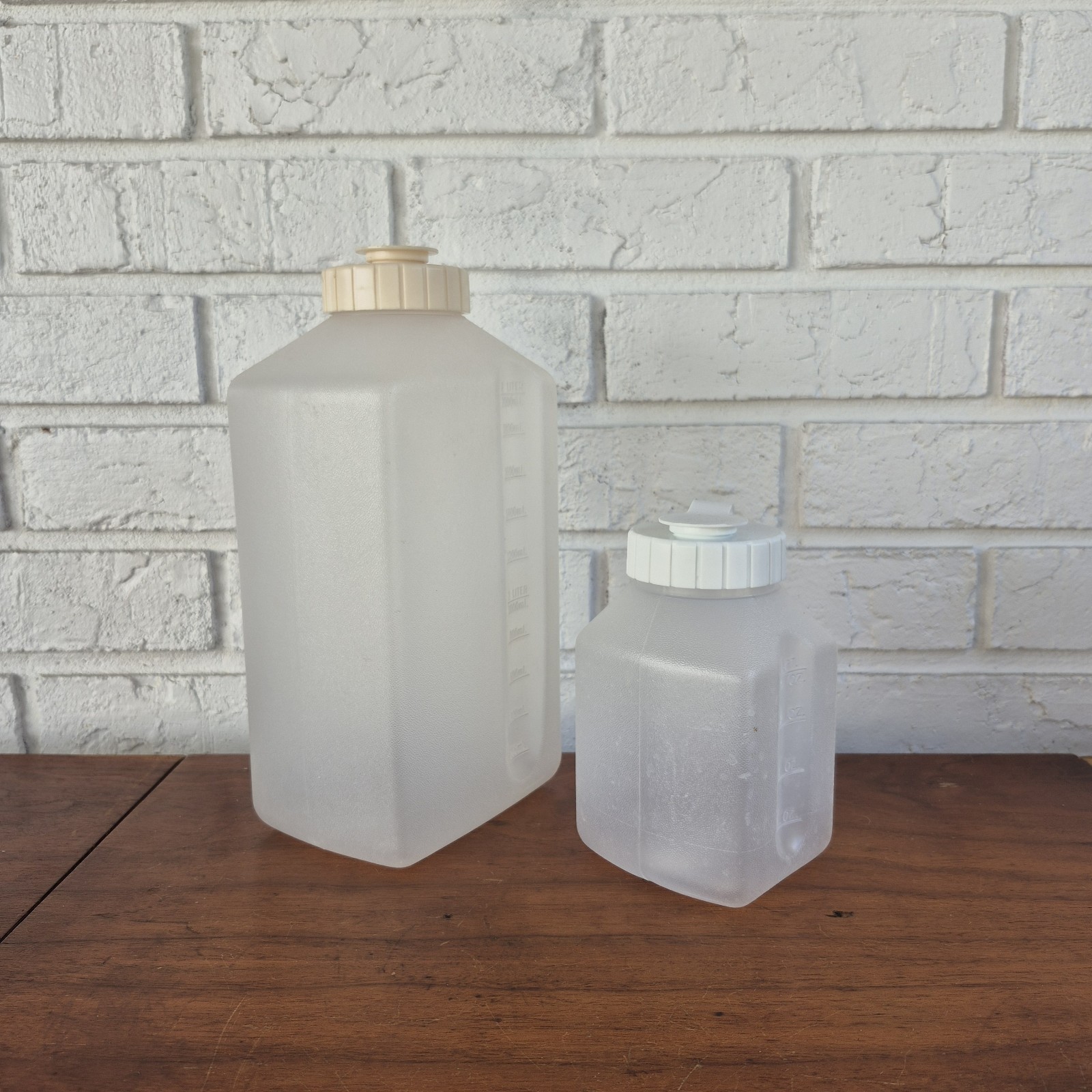 2 Vtg Rubbermaid Beverage Drink Bottle,1 pint 2 Quarts 16oz , 64oz