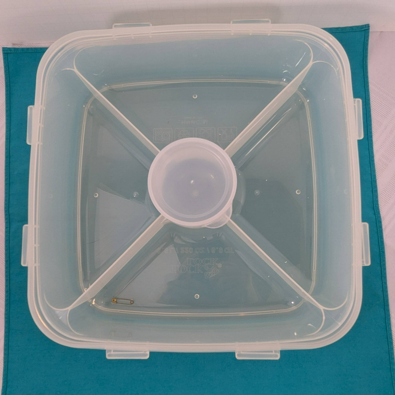 Lock & Lock Compartmented Food Storage Container – 6.9 Quart HPL-893