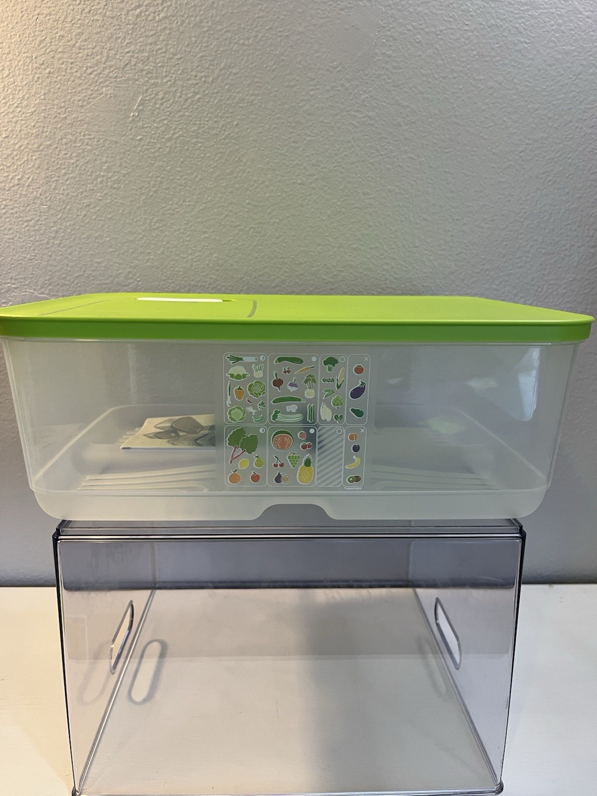 Tupperware FridgeSmart Produce Saver 9.9L/2.6Gal. Vented Lid 2pc Green/Clear