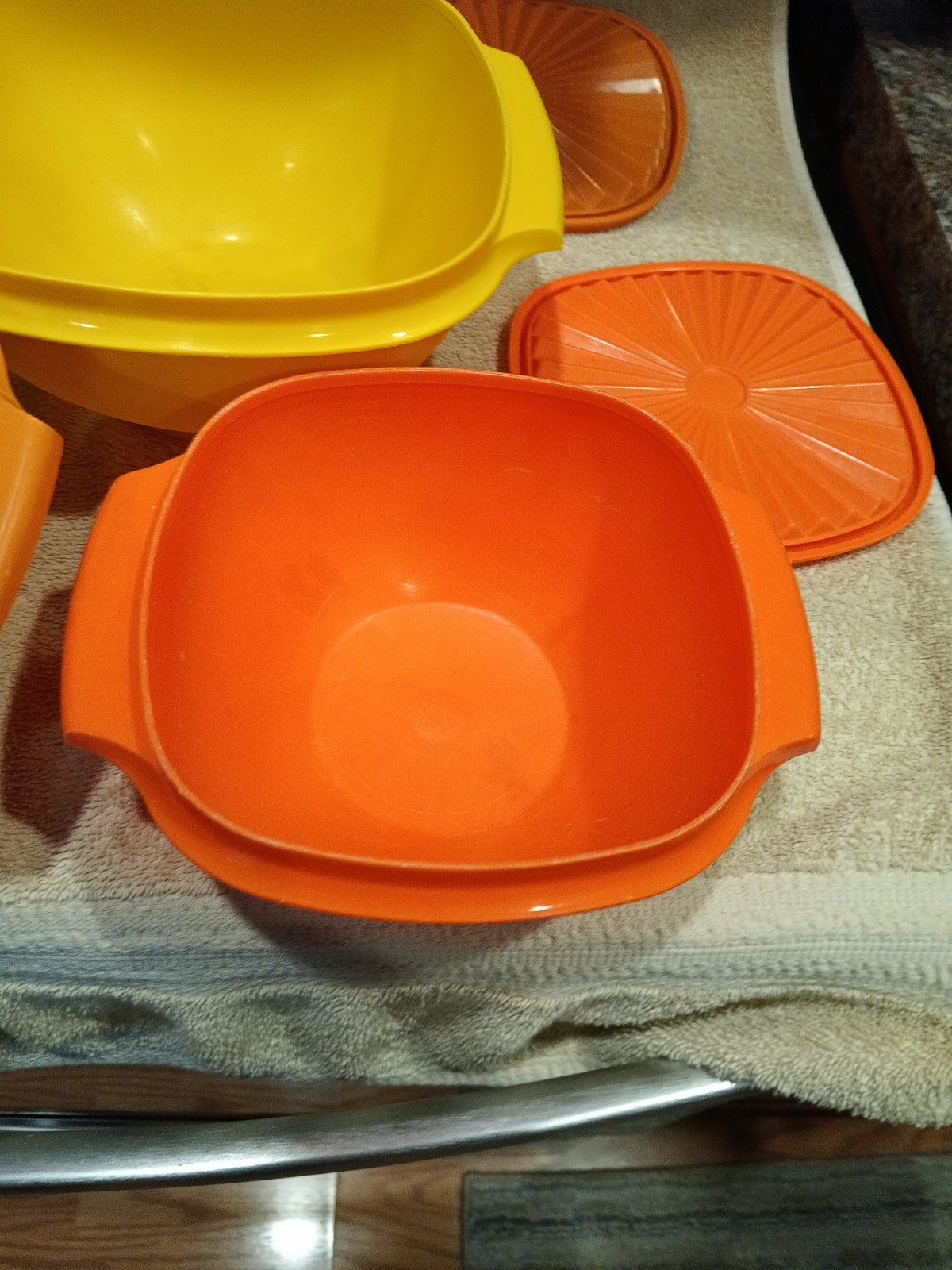 Tupperware SERVALIER SERVING HANDLED BOWLS bowl Vintage 3 Pc Set + Seals Harvest